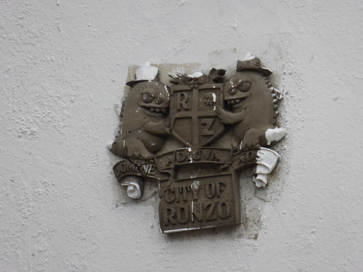 Such a cool piece, it totally looks like it could be a street sign or something. Ronzo is the name of the artist.