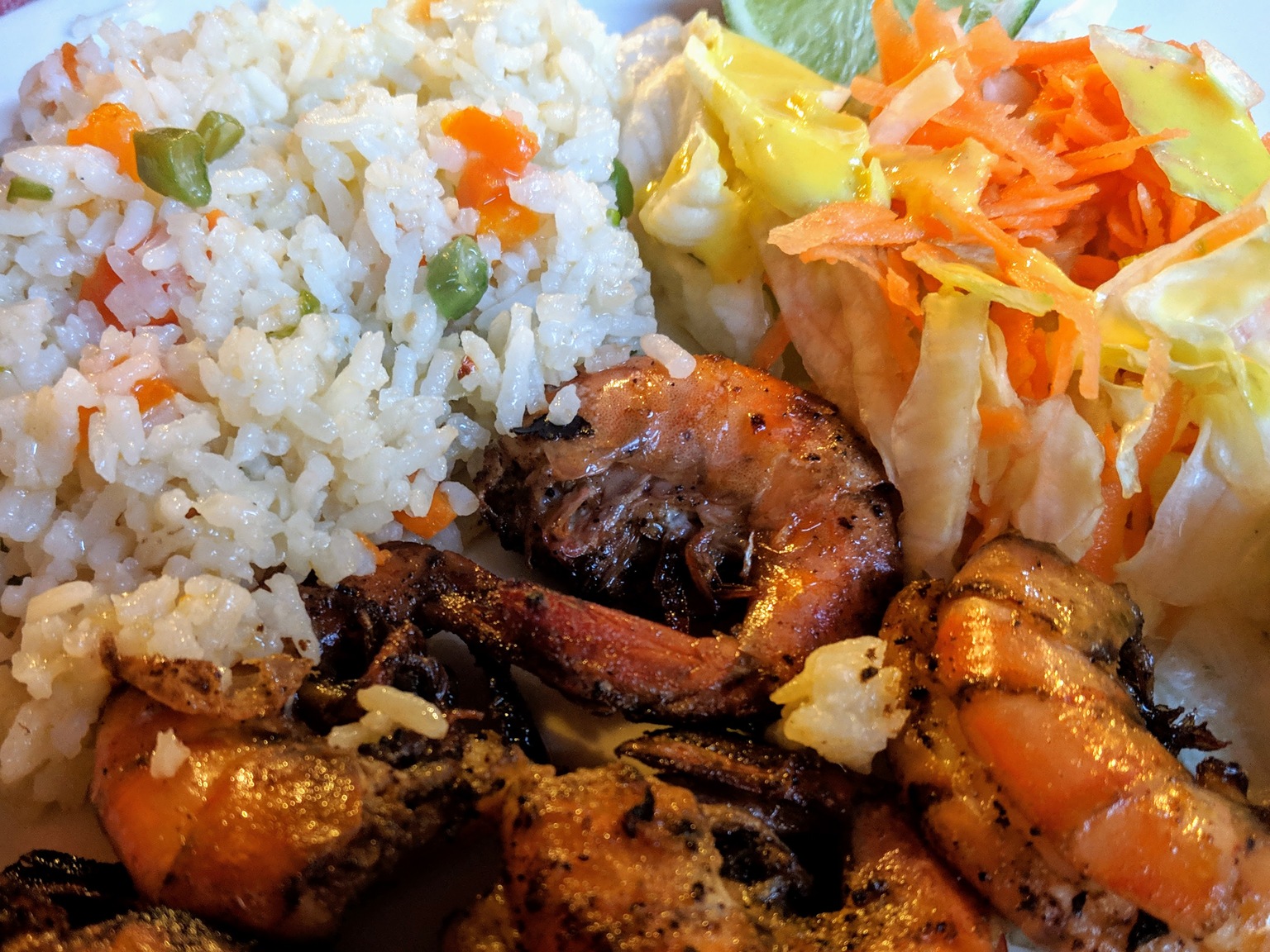Camarones al ajo de mojo, or shrimp in garlic sauce.